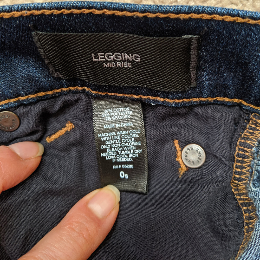 Express Mid Rise Legging - Picture 2 of 5